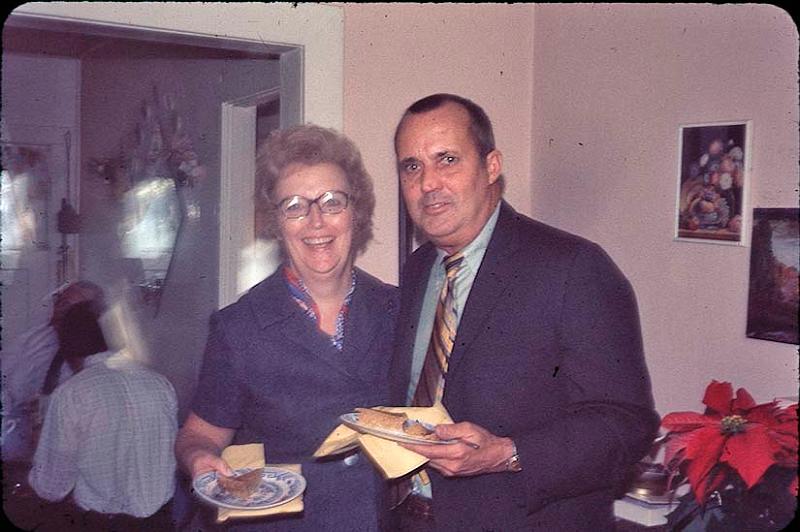 1972 - Perry Turner  funeral at the house(5).jpg